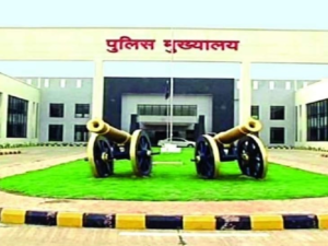 रायपुर में DSP से 5 लाख की ठगी: PHQ के DSP को ₹5 लाख डबल करने का झांसा, कार से नोटों भरा सूटकेस पार; वकील समेत 3 पर FIR