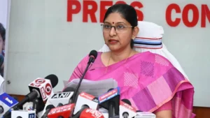 IAS रीना कंगाले की आमजन से अपील; Chhattisgarh में पेट्रोल-डीजल का पर्याप्त स्टॉक उपलब्ध, पैनिक खरीदी नहीं करने की अपील