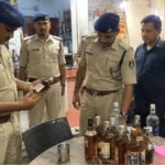 बालाजी ढाबा में पुलिस की दबिश: शराब पीते मिले 5 युवक, संचालक पर भी केस दर्ज