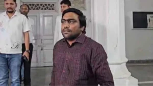 Surguja: नायब तहसीलदार तुषार मानिक को हटाया गया, सरगुजा कलेक्टर का आदेश, विधायक रामकुमार टोप्पो से विवाद के बीच एक्शन