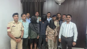 गतौरा शराब दुकान लूटकांड का खुलासा: कर्ज चुकाने रची थी साजिश, तीन आरोपी गिरफ्तार; एक फरार