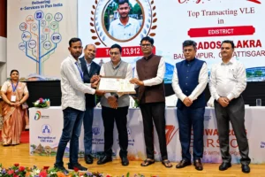 CG Service Setu: सेवा सेतु पोर्टल पर रिकॉर्ड प्रदर्शन, प्रदेश में नंबर-1 बने बलरामपुर के निर्दोष लकड़ा; वित्त मंत्री ने किया सम्मानित