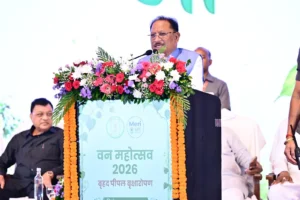CG Van Mahotsav 2026: मुख्यमंत्री विष्णुदेव साय ने मां के नाम लगाया पीपल का पौधा, ‘पीपल फॉर पीपुल’ अभियान की शुरुआत