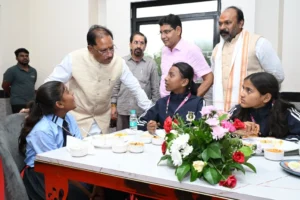 श्रमिक परिवारों के बच्चों को मिलेगी बड़े स्कूलों में मुफ्त शिक्षा, CM साय बोले- आपकी सफलता ही हमारी सबसे बड़ी खुशी