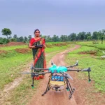 ड्रोन के पंखों से आत्मनिर्भरता की उड़ान: ‘विष्णु भैया’ की योजना से हेमलता बनीं ‘ड्रोन दीदी’