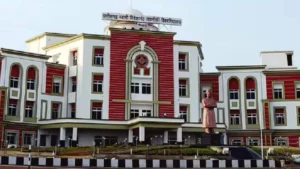 CG-कॉलेज बंद हुआ तो 68 इंजीनियरिंग छात्रों का भविष्य अधर में! CSVTU ने लिया बड़ा फैसला, 67 को CSIT और एक को RSR में भेजा