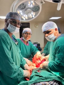 8 किलो का वजनी विशालकाय ट्यूमर पेट में लेकर जी रही थी महिला, रायगढ़ के डॉक्टरों ने हाई रिस्क ऑपरेशन कर दी नई जिंदगी
