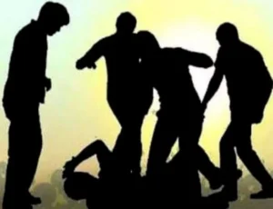 CG जनसंपर्क विभाग के कर्मचारी से मारपीट; साइलेंसर की आवाज पर विवाद, जनसंपर्क विभाग के कर्मचारी से बेल्ट और मुक्कों से मारपीट