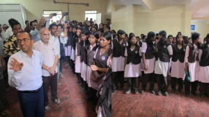 न पोस्टर, न हंगामा…सरगुजा में Gen Alpha का अनोखा विरोध! 30 KM चलकर कलेक्टर के पास पहुंचीं एकलव्य स्कूल की छात्राएं
