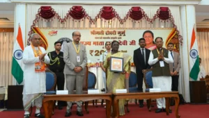 राष्ट्रपति मुर्मु ने जारी किया 200 रुपए का स्मारक सिक्का: माता हासी देवी की 200वीं जयंती पर सिंधी समाज को मिला ऐतिहासिक सम्मान
