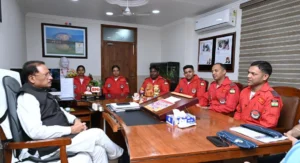 मुख्यमंत्री विष्णु देव साय से भारतीय वायु सेना की सारंग हेलीकॉप्टर डिस्प्ले टीम ने की सौजन्य मुलाकात, नवा रायपुर के सेंध लेक क्षेत्र में होगा भव्य एयर शो,