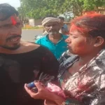 …और प्रेमी जोड़े की बीच रास्ते में करा दी शादी: डैम घूमने पहुंचे प्रेमी जोड़े को परिजनों ने पकड़ा, बाइक पर ही भरवा दिया सिंदूर! वीडियो वायरल